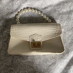 WHITE PEARL BAG